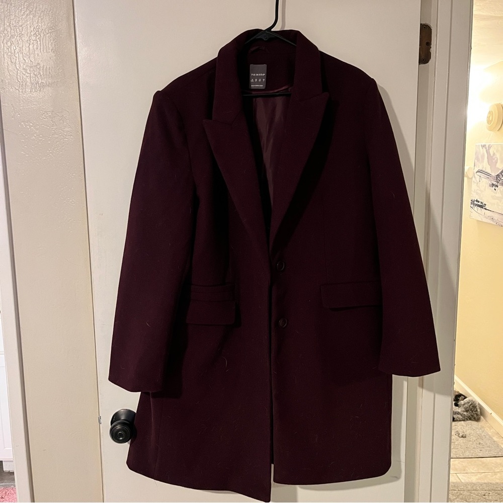 Awesome wine colored Primark trench 🍷